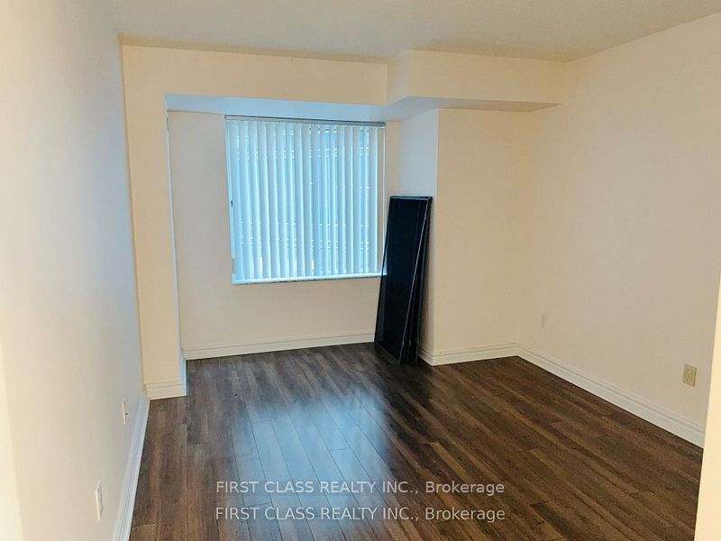 33 University Avenue 1303