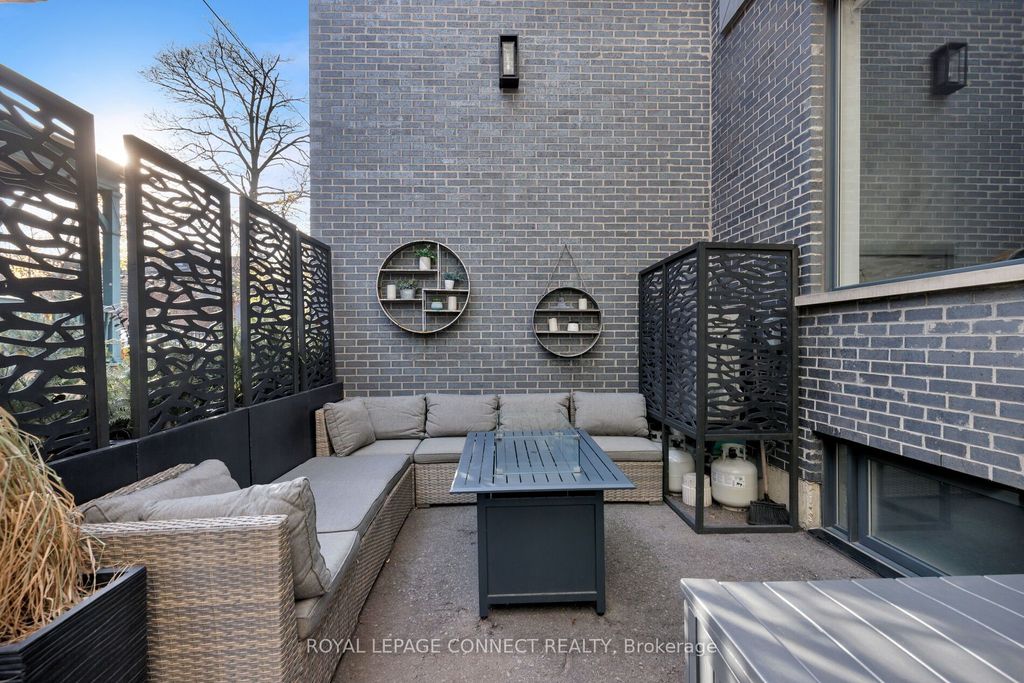 Photo of 126 Spadina Road #TH3, Toronto, ON M5R 2T8 (MLS # C12577020)