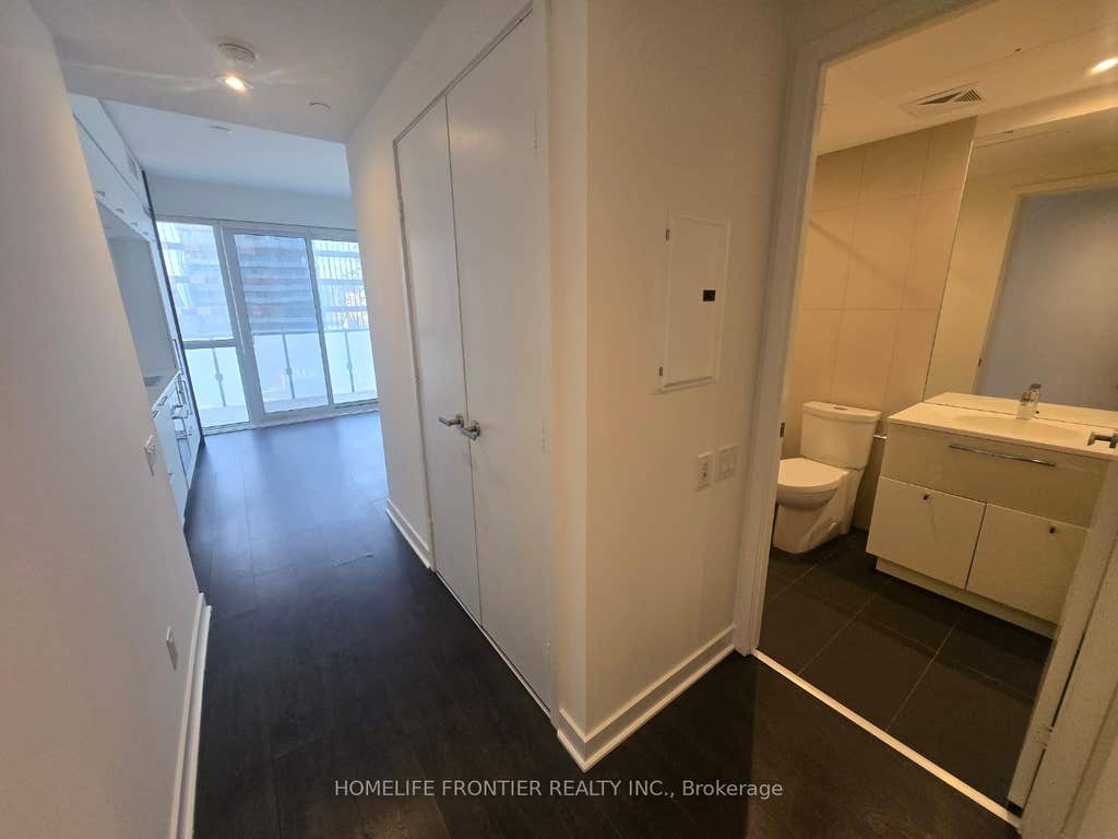 Photo of 15 Grenville Street #2106, Toronto, ON M4Y 0B9 (MLS # C13074264)