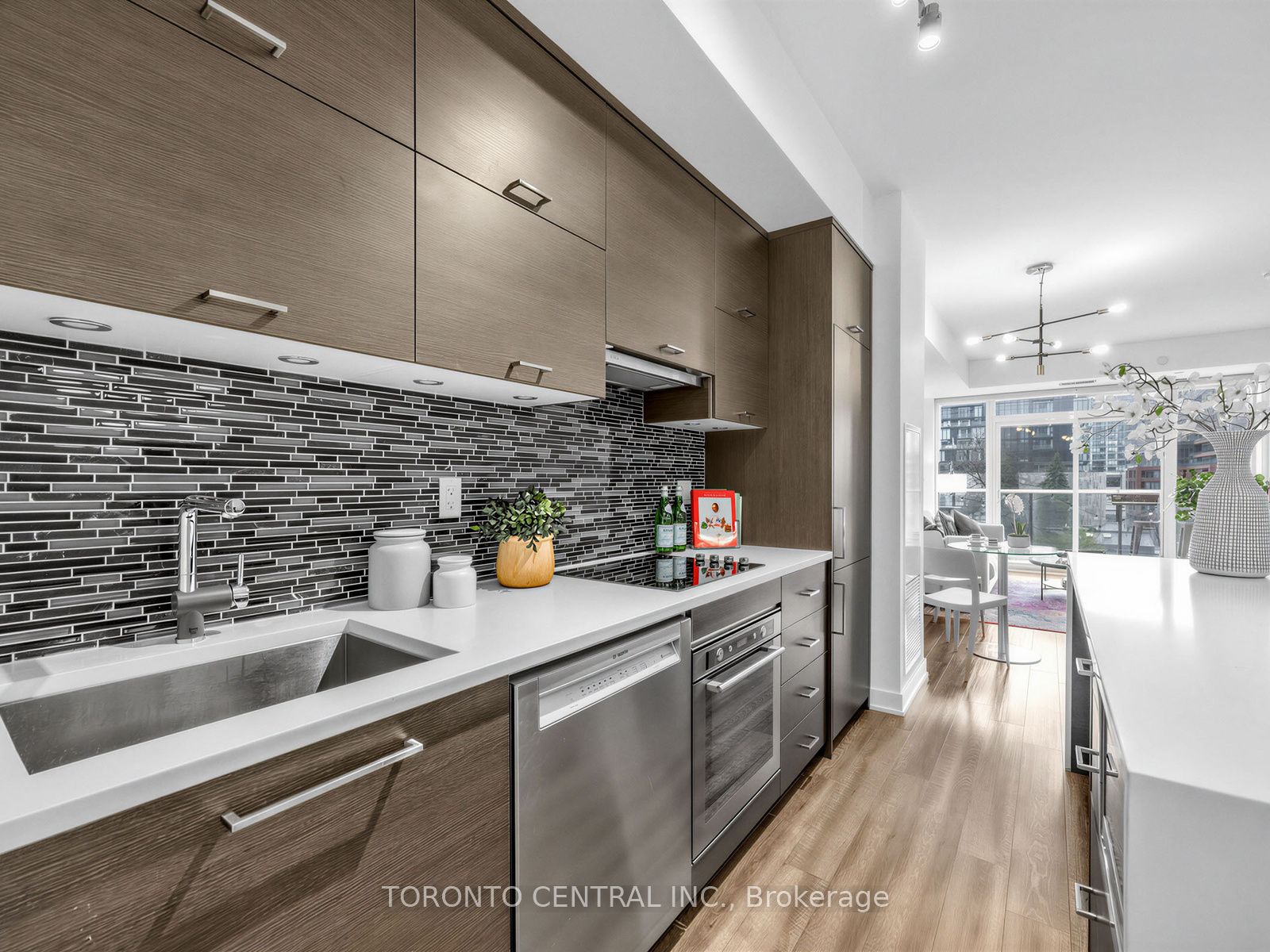 106 Dovercourt Road 402