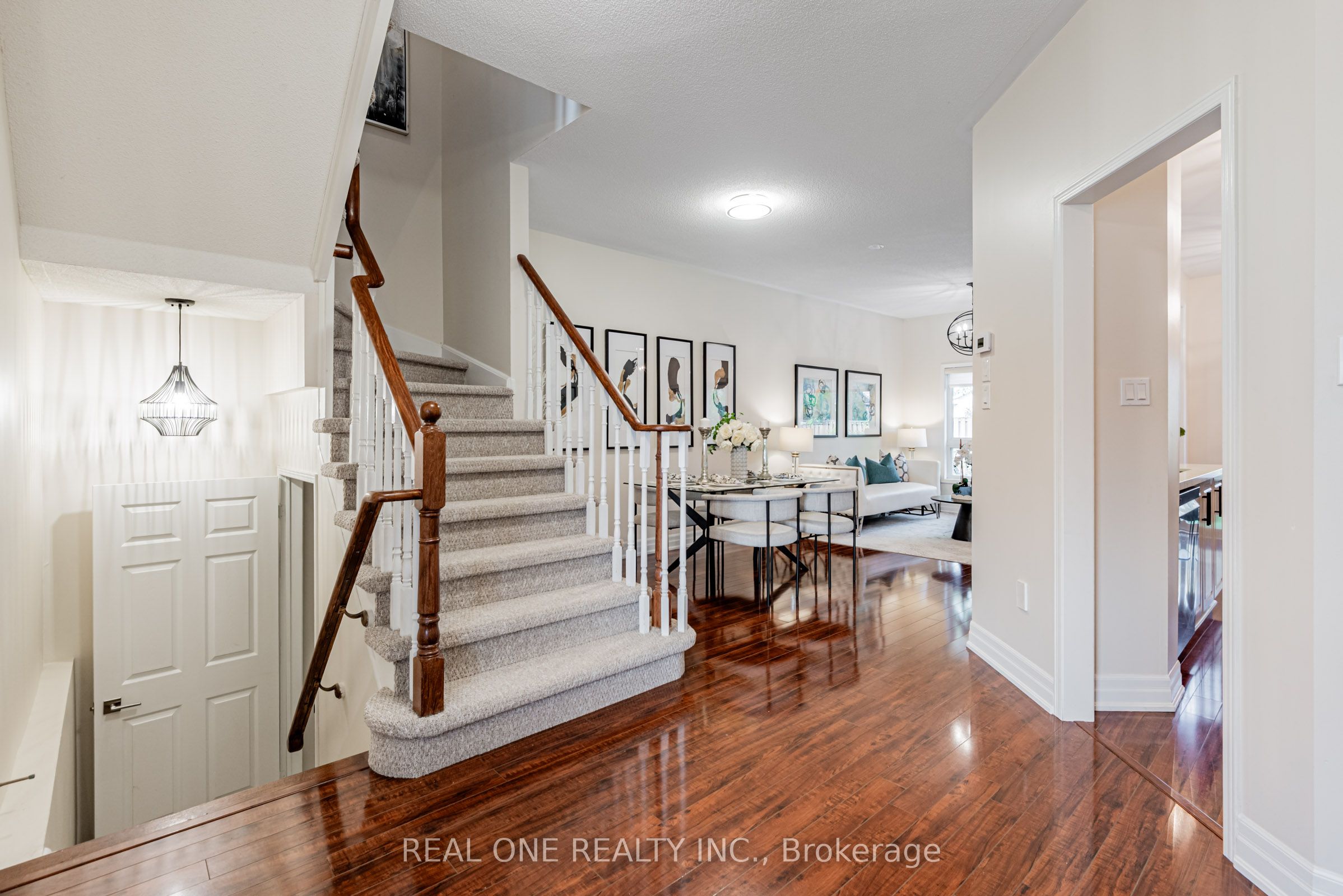 15 Debonair Street