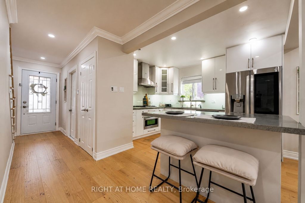 Photo of 3305 Burdock Place, Mississauga, ON L5A 4B7 (MLS # W13094156)