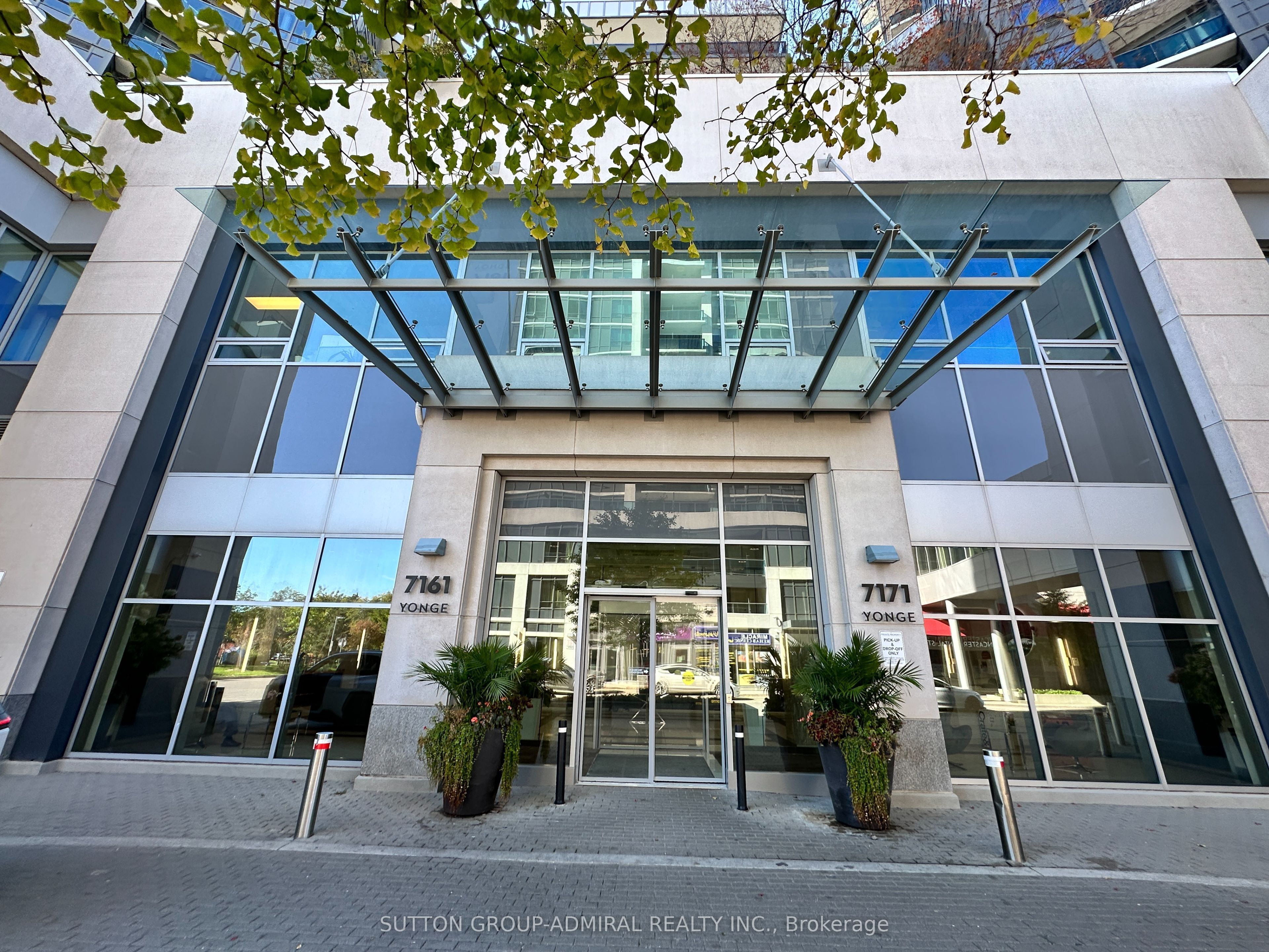 7161 Yonge Street 1728