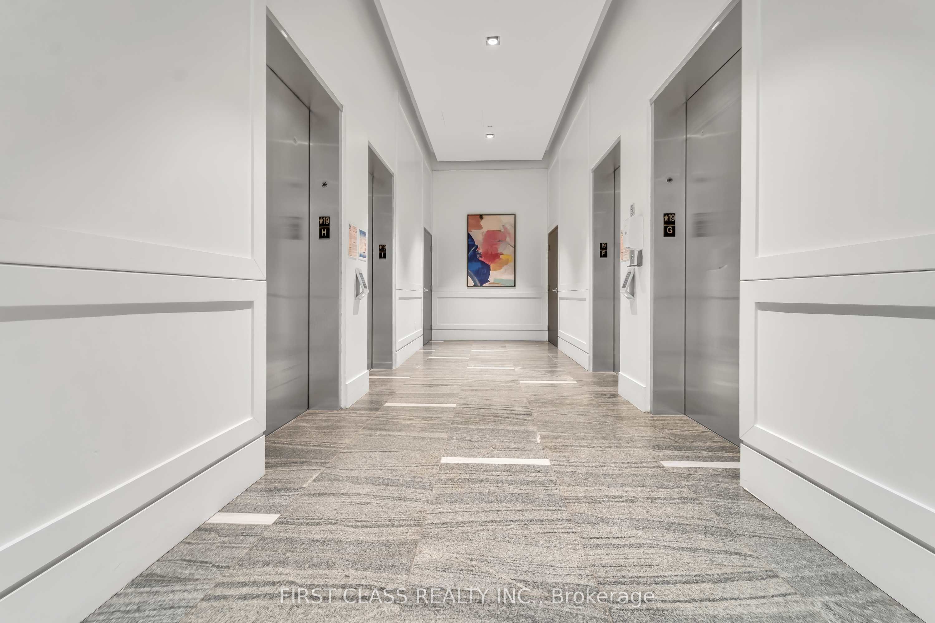 488 University Avenue 3901