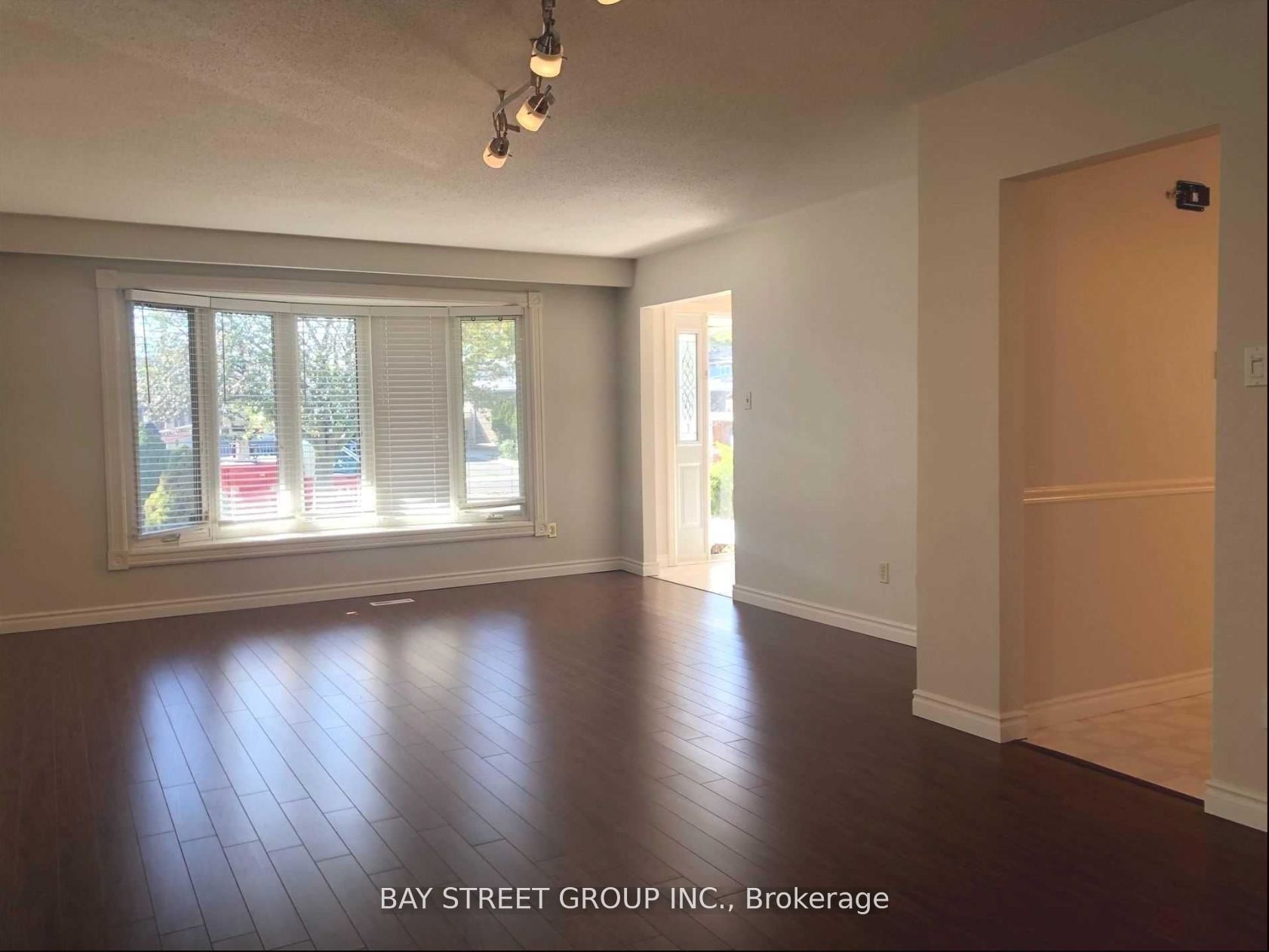 641 Eaglemount Crescent Upper