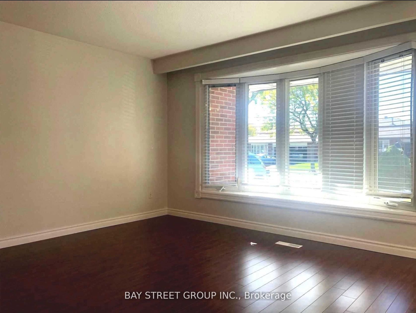 641 Eaglemount Crescent Upper