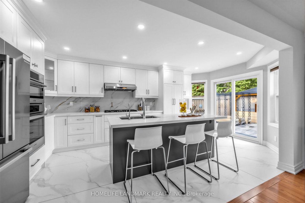 Photo of 887 College Manor Drive, Newmarket, ON L3Y 8G9 (MLS # N13004304)