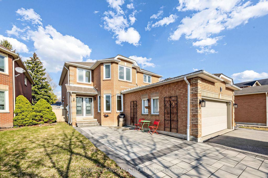 Photo of 887 College Manor Drive, Newmarket, ON L3Y 8G9 (MLS # N13004304)