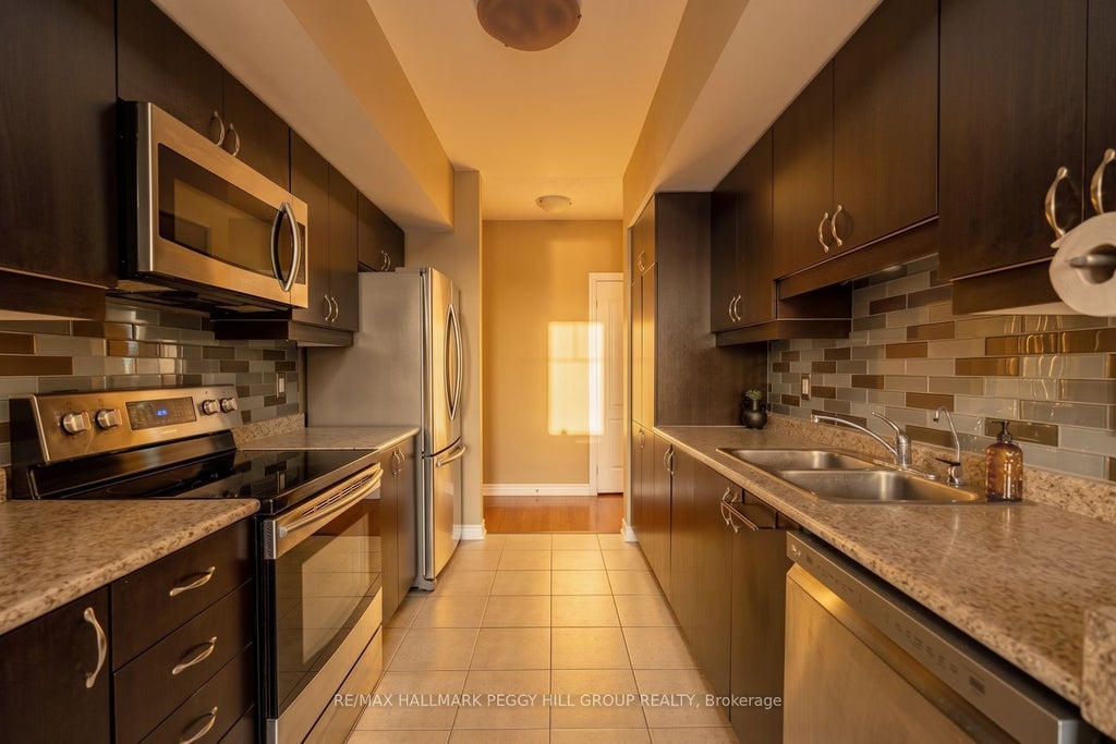 Photo of 39 Ferndale Drive S #112, Barrie, ON L4N 5T5 (MLS # S14116876)