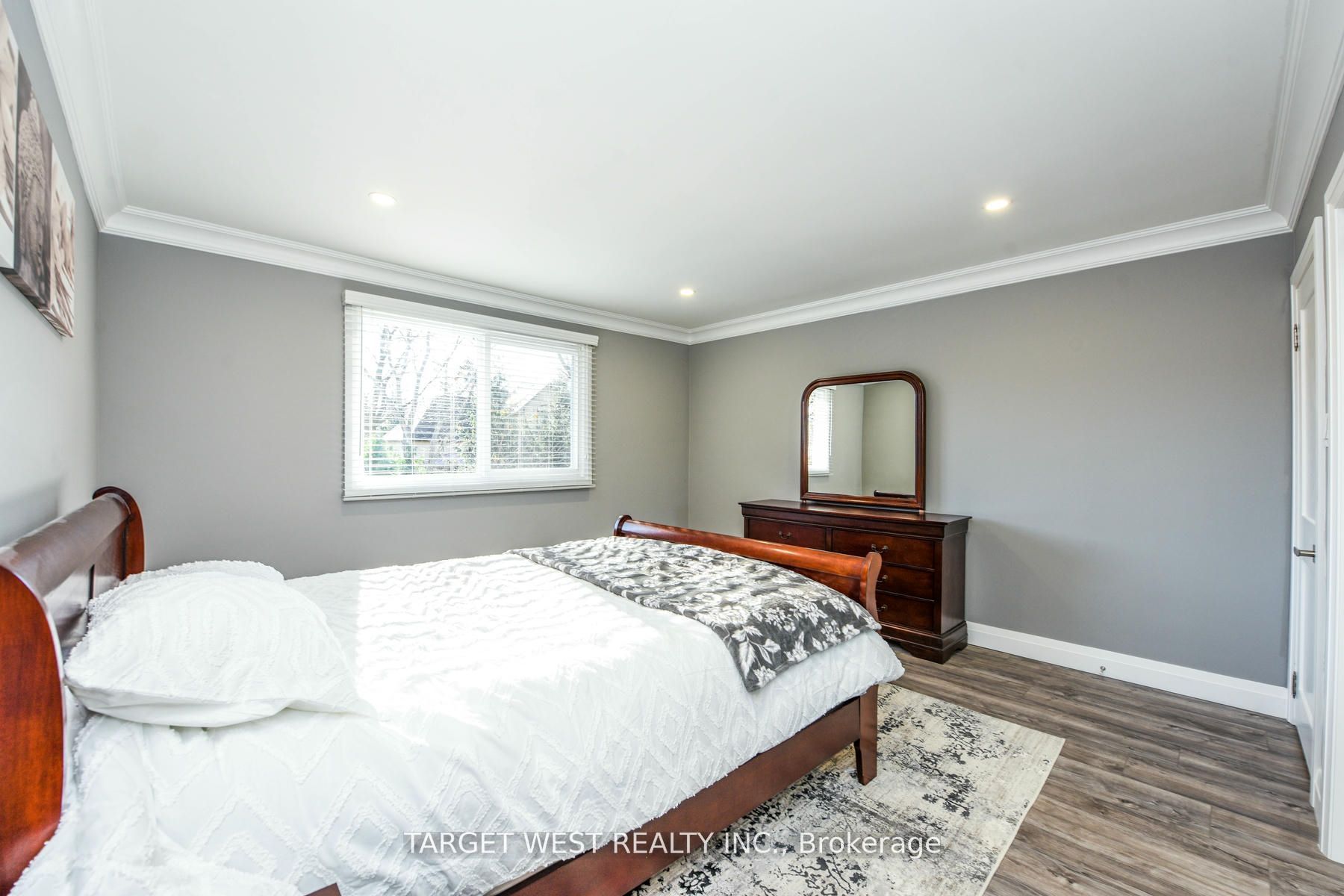 1443 Saginaw Crescent