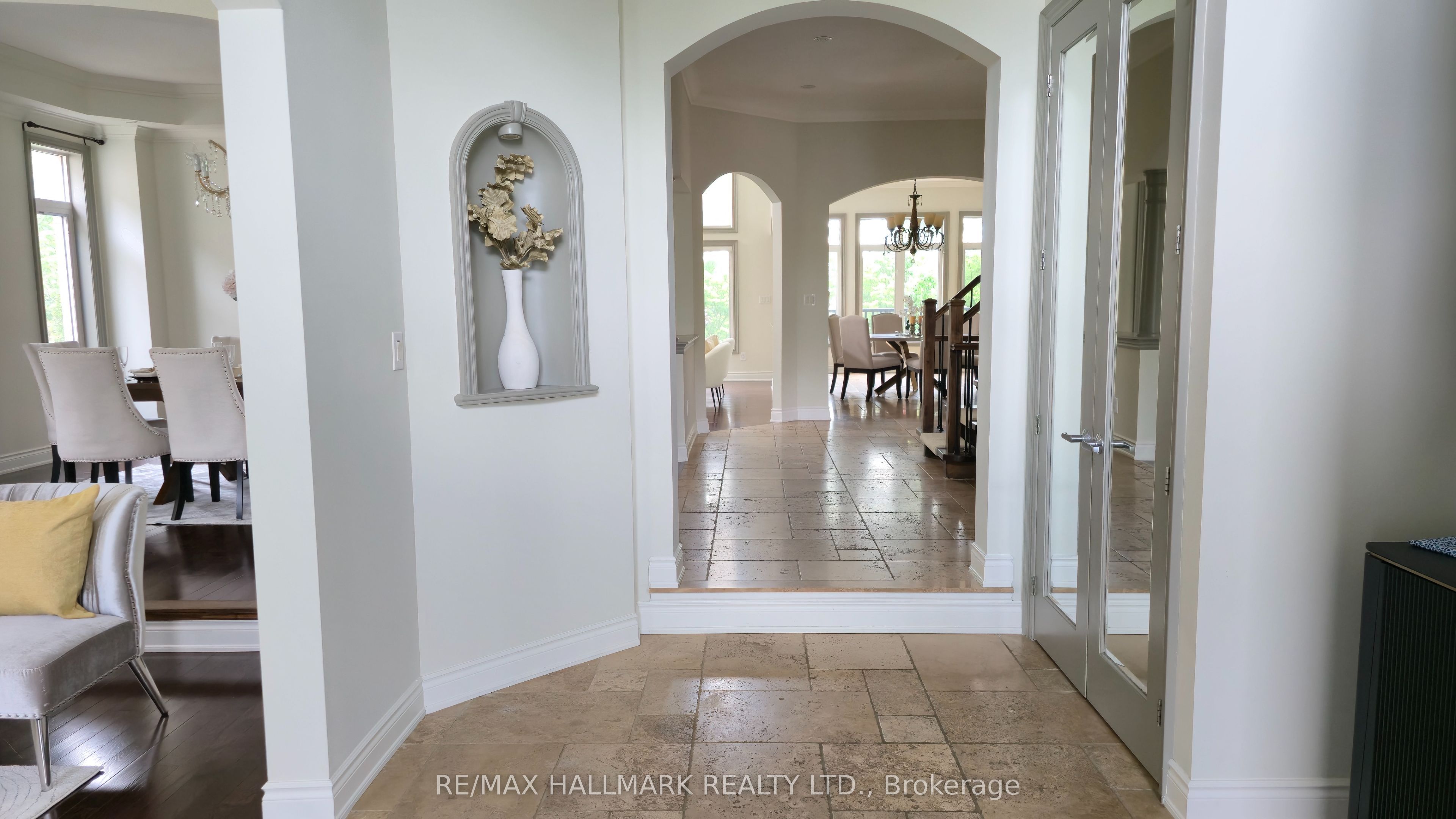 383 Paradelle Drive