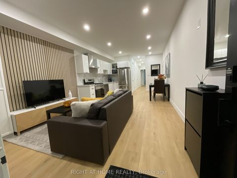 674 Manning Avenue Unit #2  Main Floor Toronto ON M6G 2W4