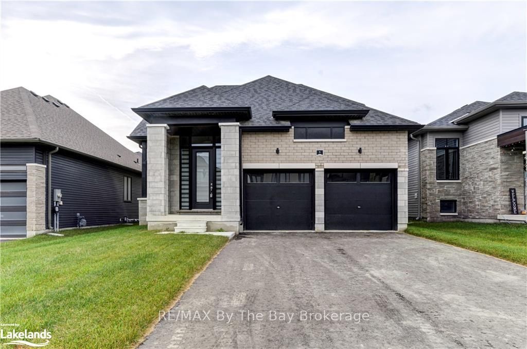 Photo of 5 Rosanne Circle, Wasaga Beach, ON L9Z 0N4 (MLS # S13042340)