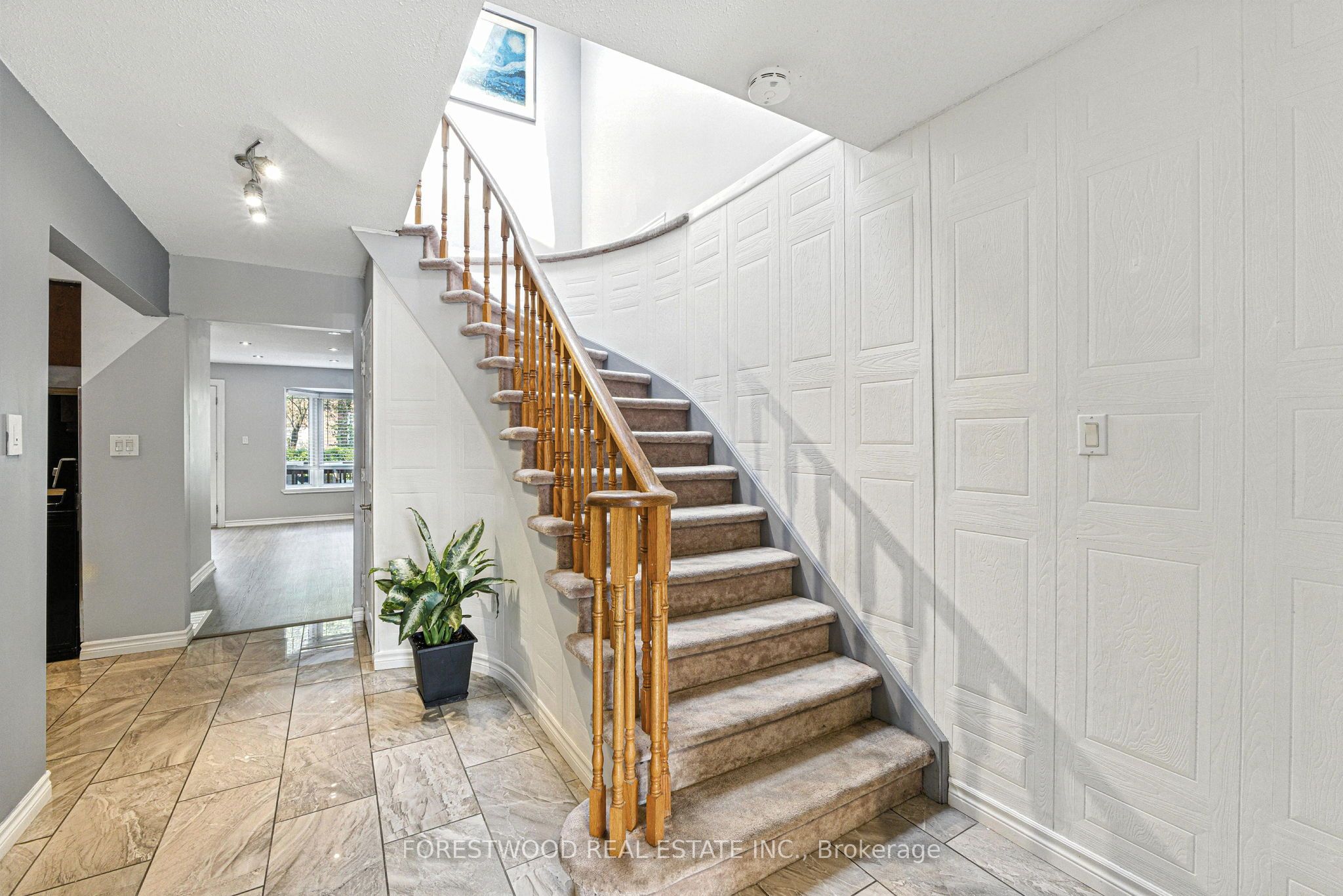 1619 Dewberry Crescent