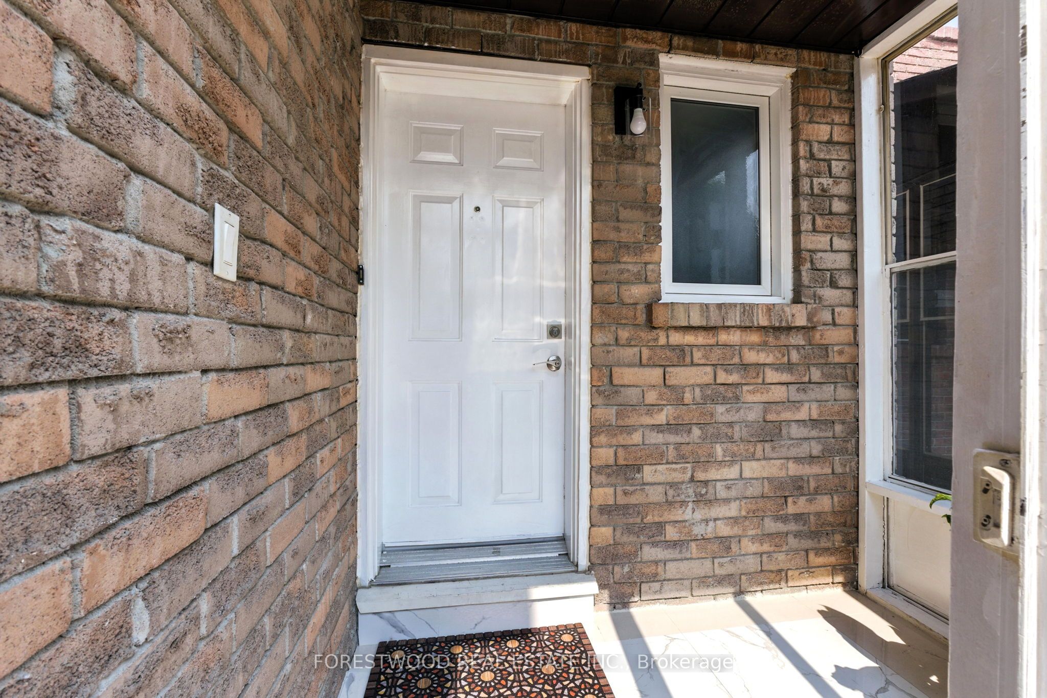 1619 Dewberry Crescent