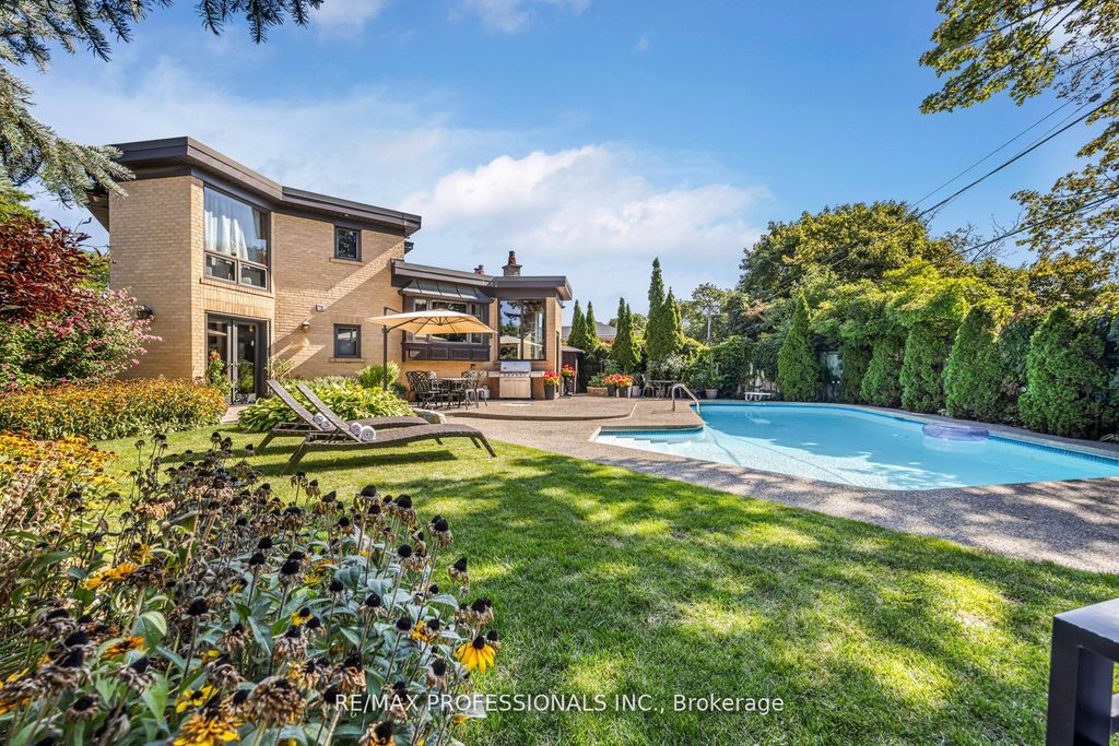 Photo of 16 Woodpark Road, Toronto, ON M9P 1L9 (MLS # W12536668)