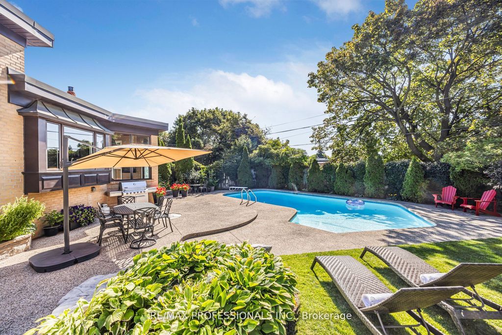 Photo of 16 Woodpark Road, Toronto, ON M9P 1L9 (MLS # W12536668)