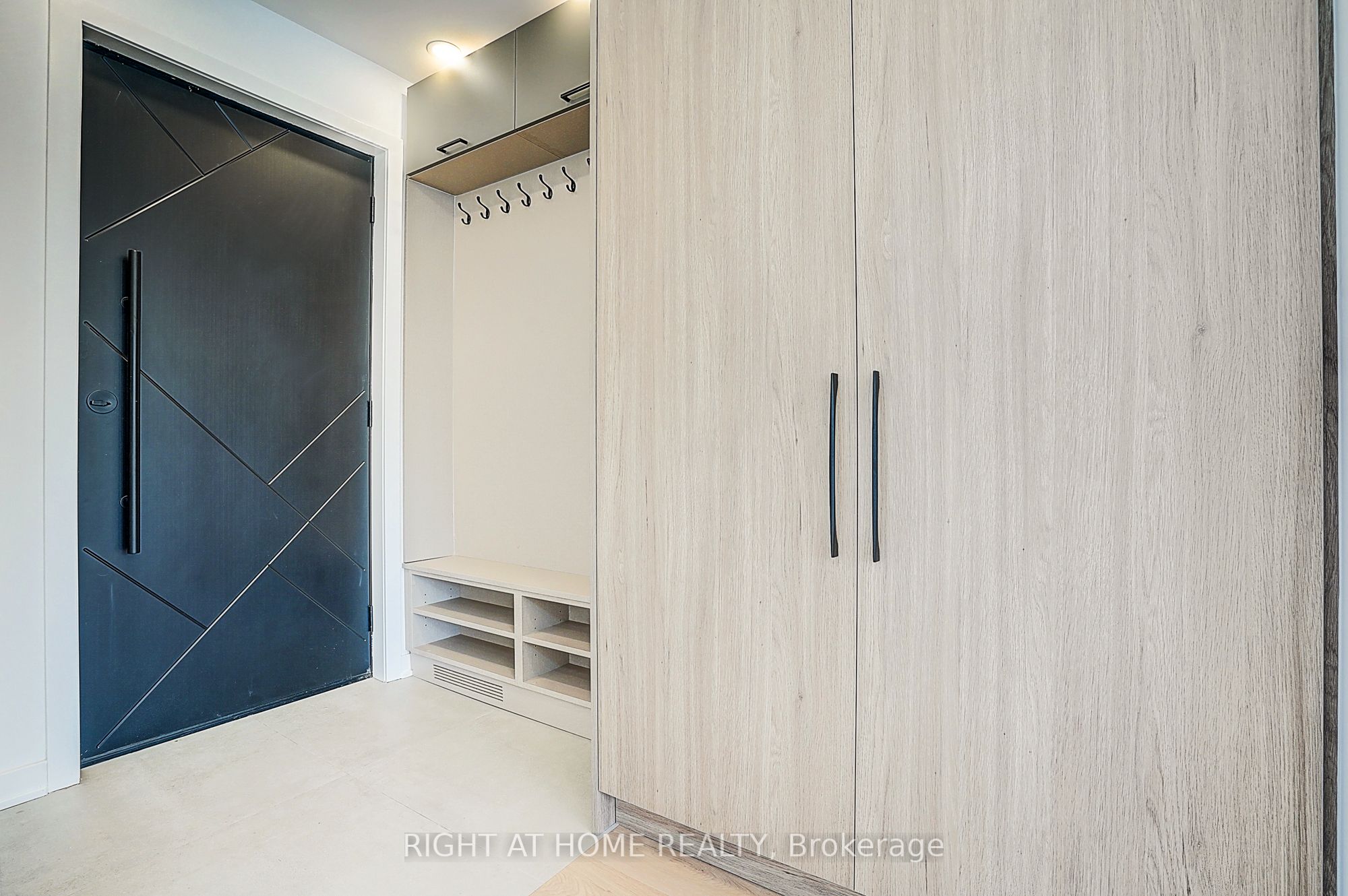 215 Churchill Avenue