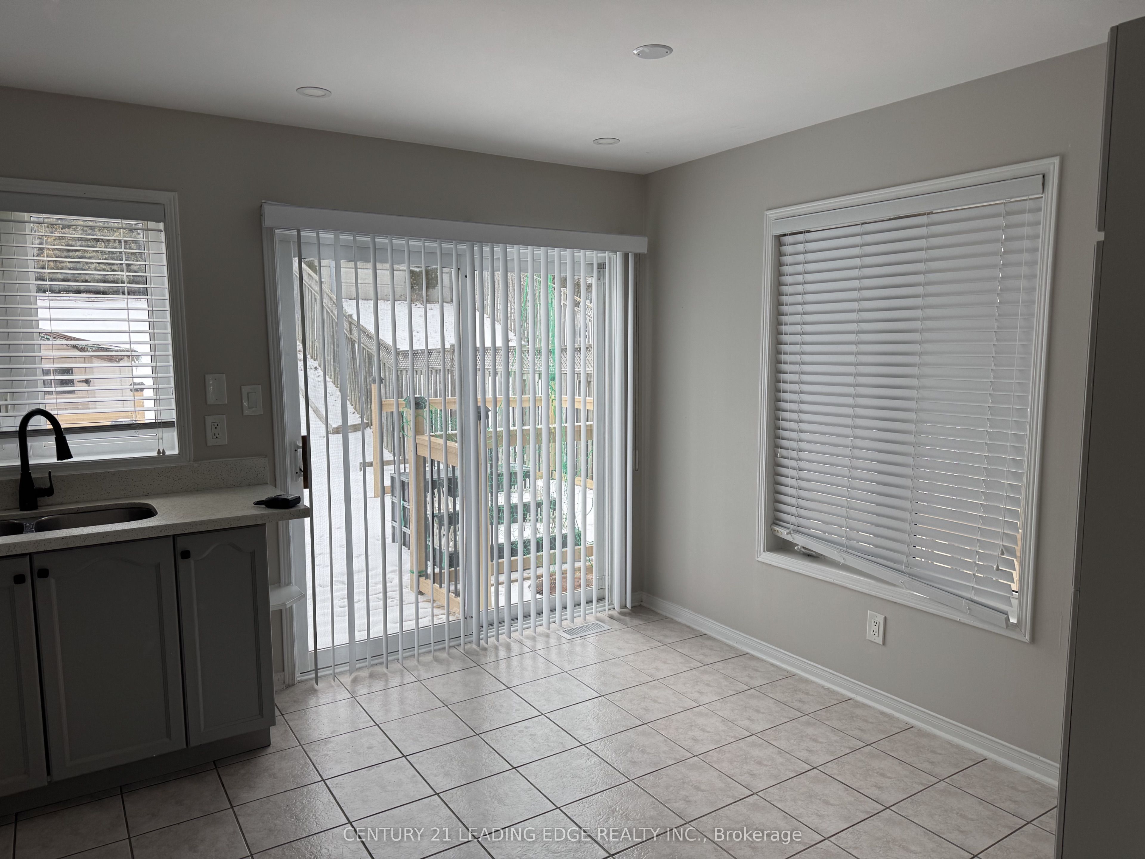 7610 Black Walnut Trail MAIN/UPPER