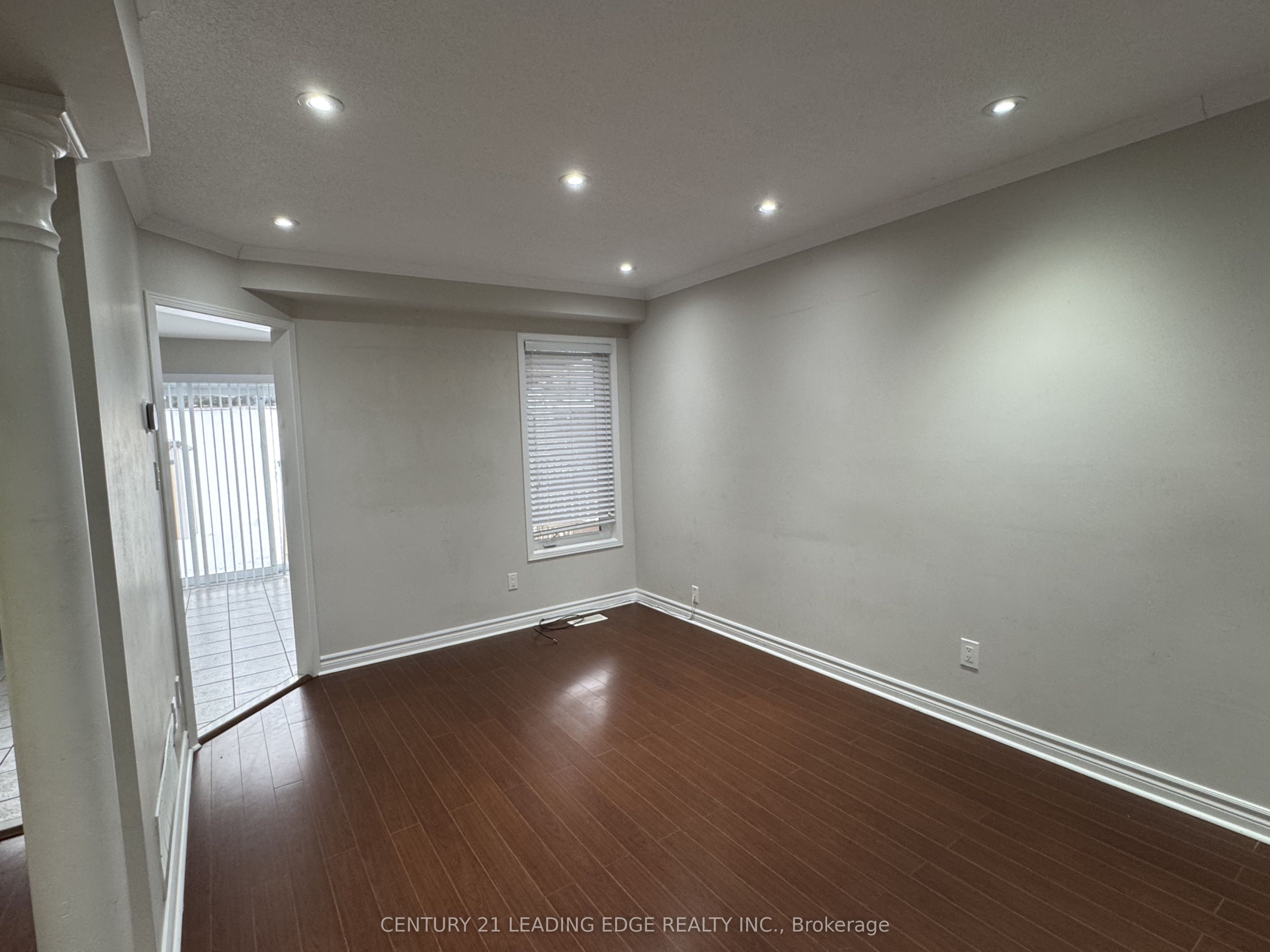 7610 Black Walnut Trail MAIN/UPPER