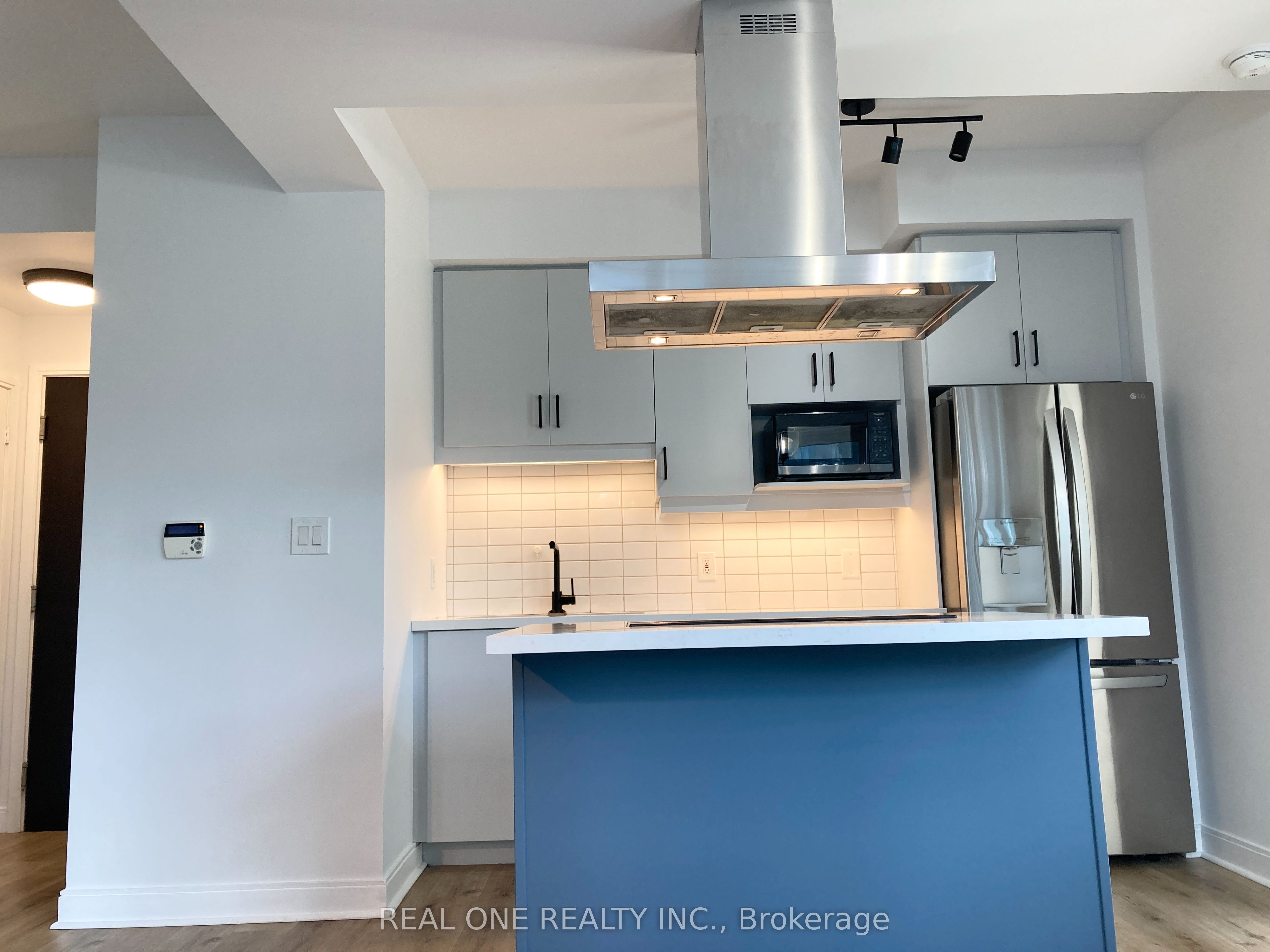50 Absolute Avenue 405