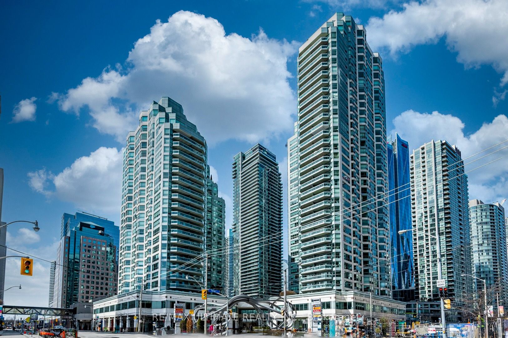 10 Queens Quay W 2206