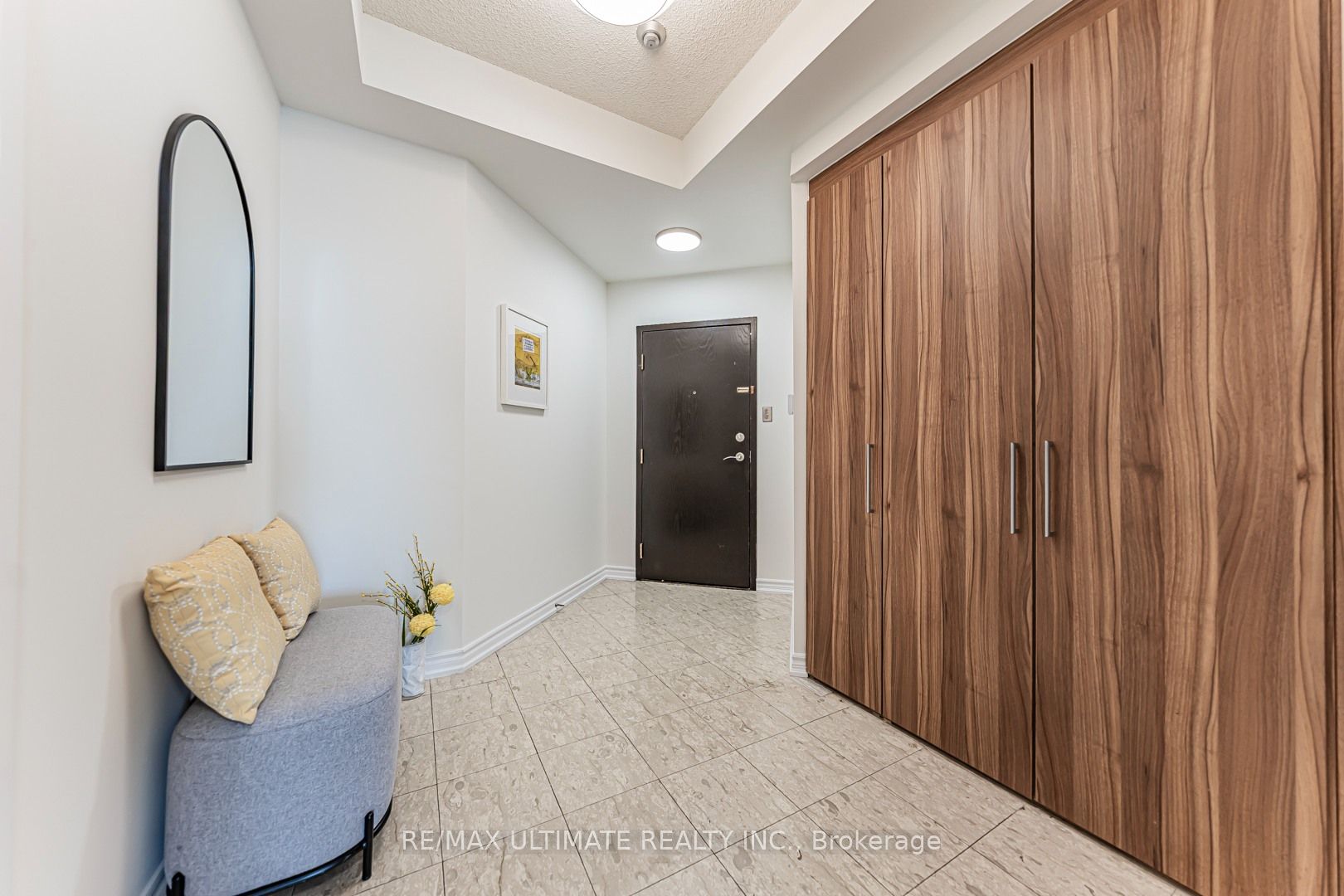 10 Queens Quay W 2206