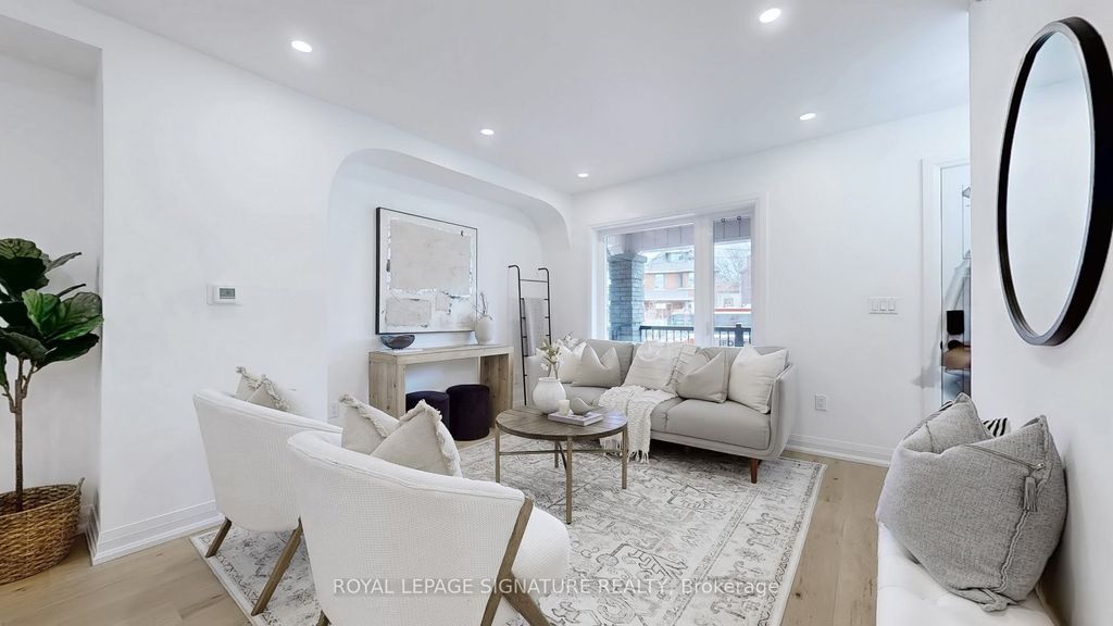 Photo of 914 Broadview Avenue, Toronto, ON M4K 2R1 (MLS # E12432832)