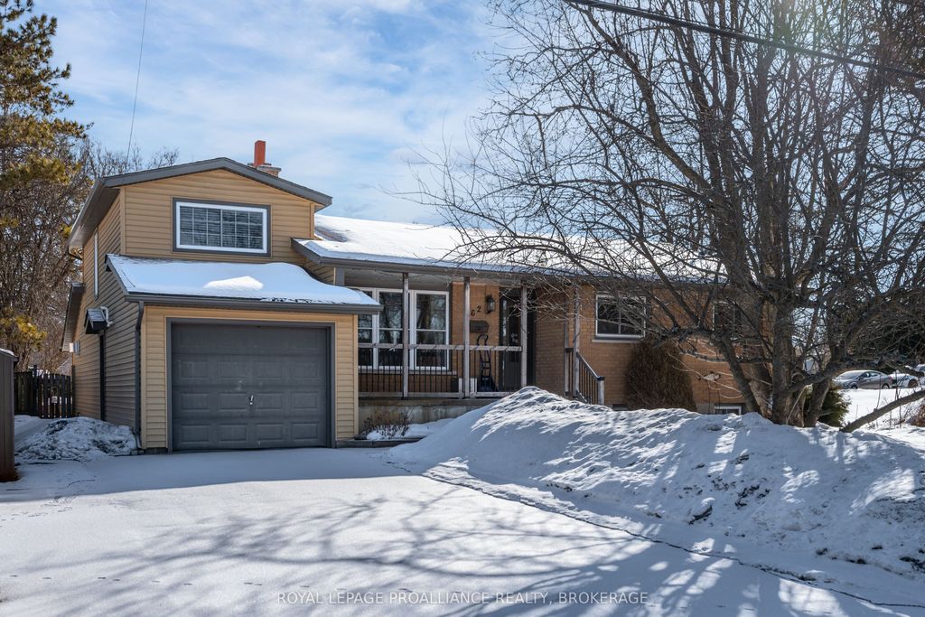 Photo of 62 Montgomery Boulevard, Kingston, ON K7M 3N6 (MLS # X13036024)