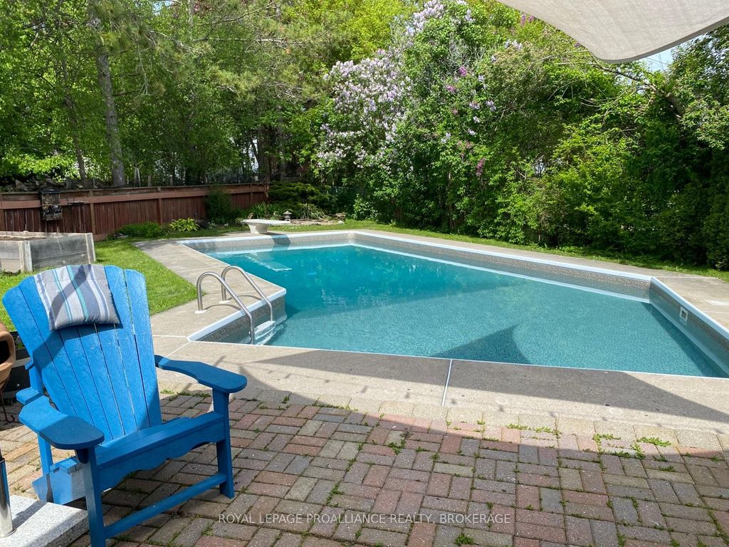 Photo of 62 Montgomery Boulevard, Kingston, ON K7M 3N6 (MLS # X13036024)