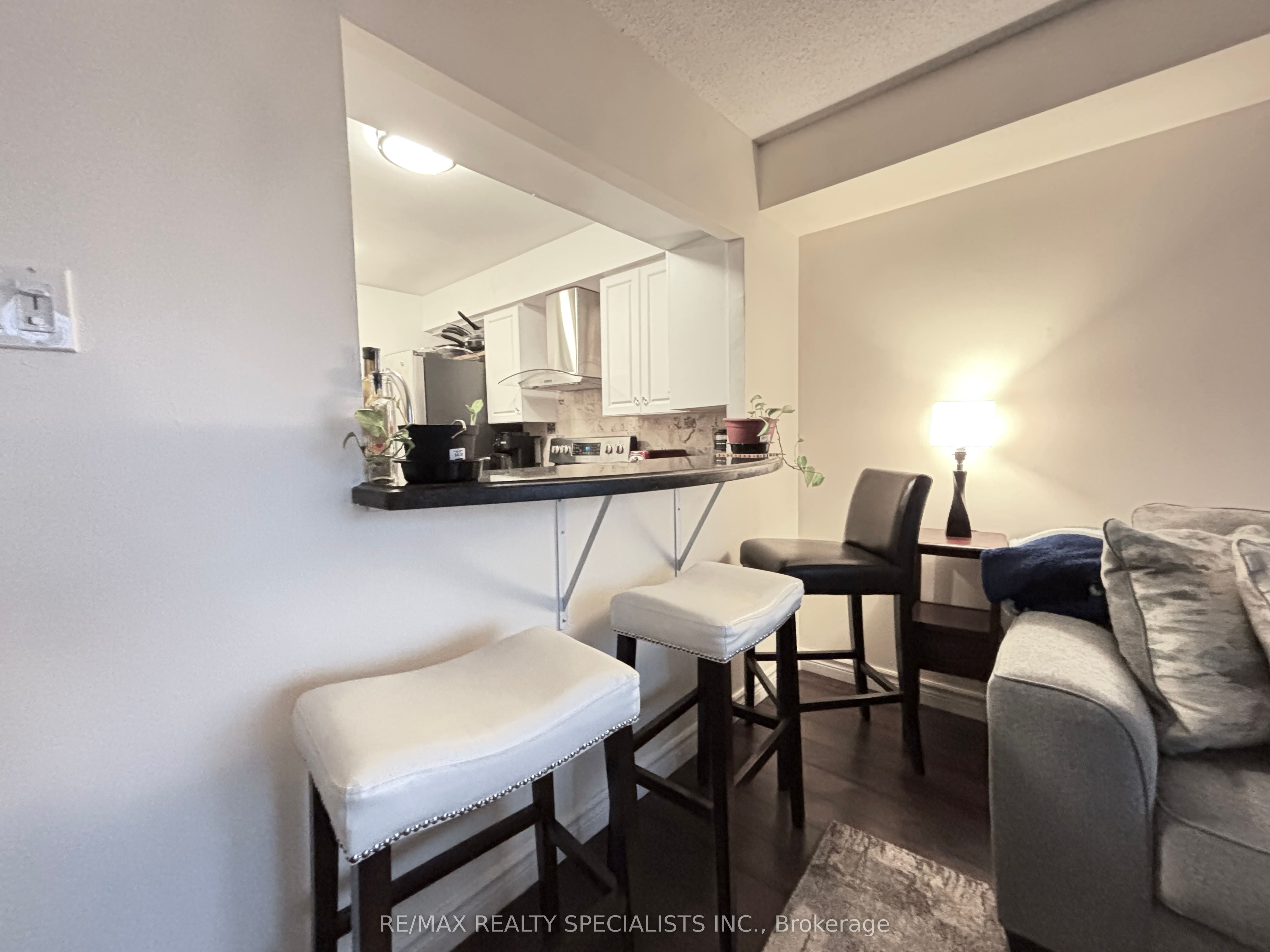 330 Rathburn Road W 2206