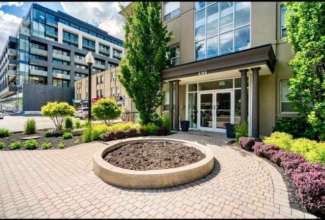 4198 Dundas Street W 307