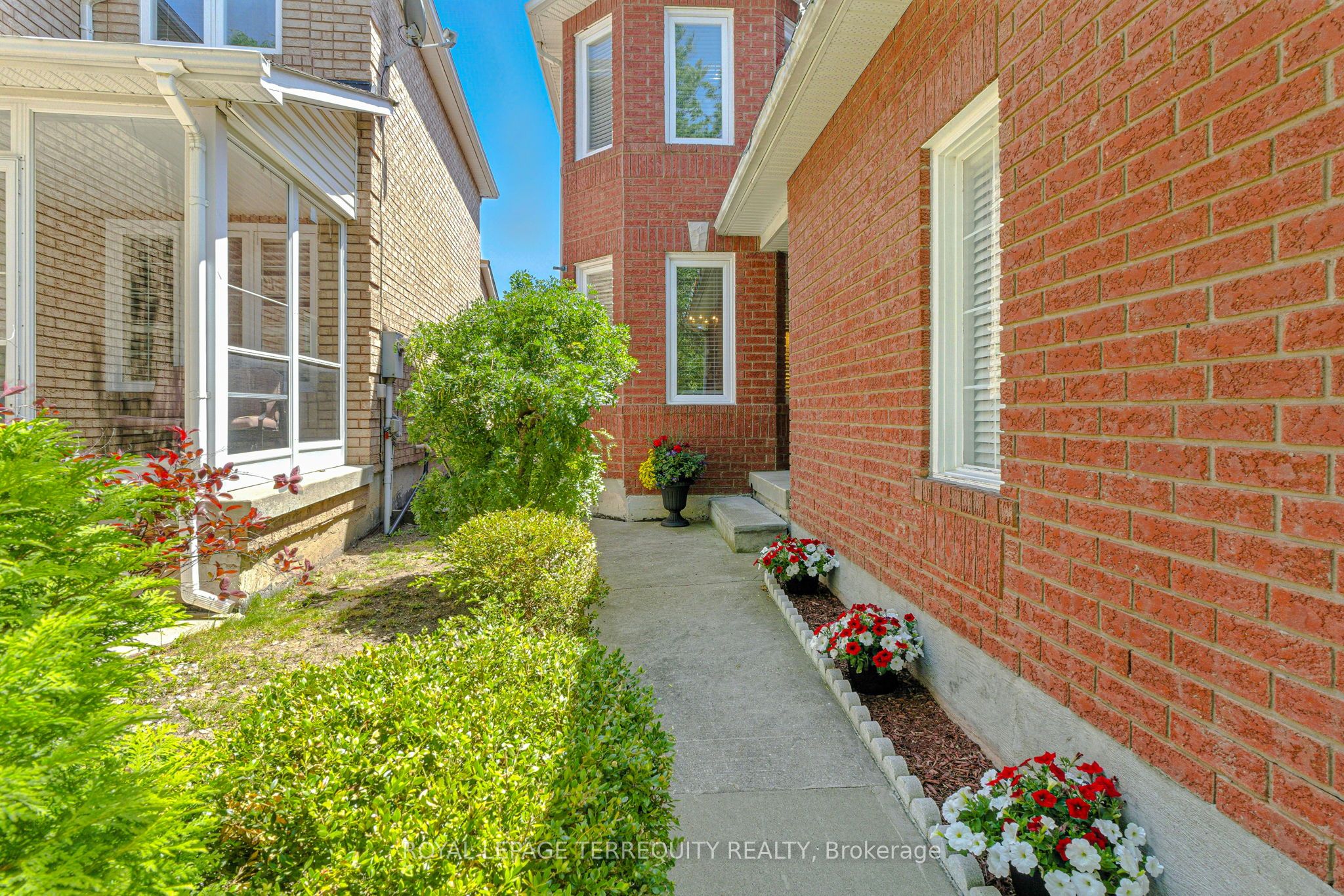 3964 Honey Locust Trail
