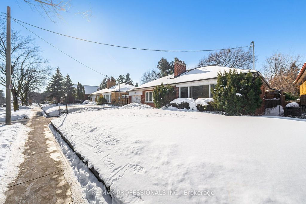 Photo of 318 Park Lawn Road, Toronto, ON M8Y 3K2 (MLS # W12758692)