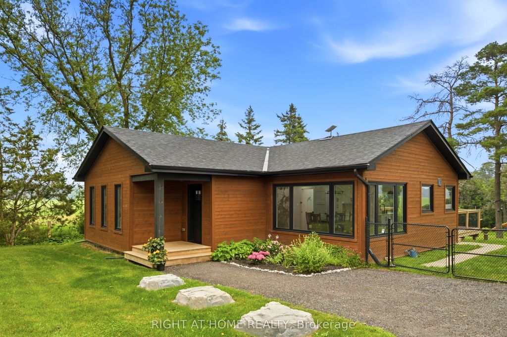 Photo of 17083 Warden Avenue, Whitchurch-Stouffville, ON L4A 2W1 (MLS # N13470438)