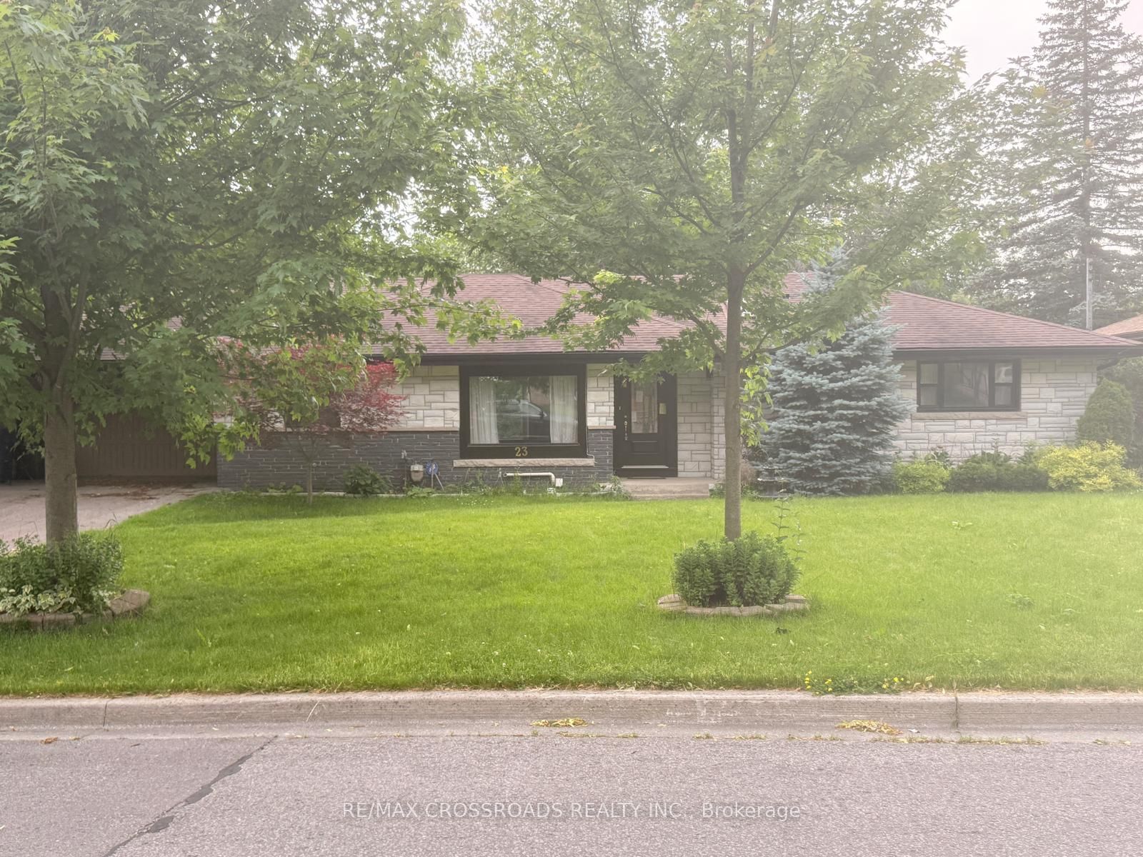 Photo 1 of 11 — 23 Burnview Crescent, Toronto, ON M1H 1B4
