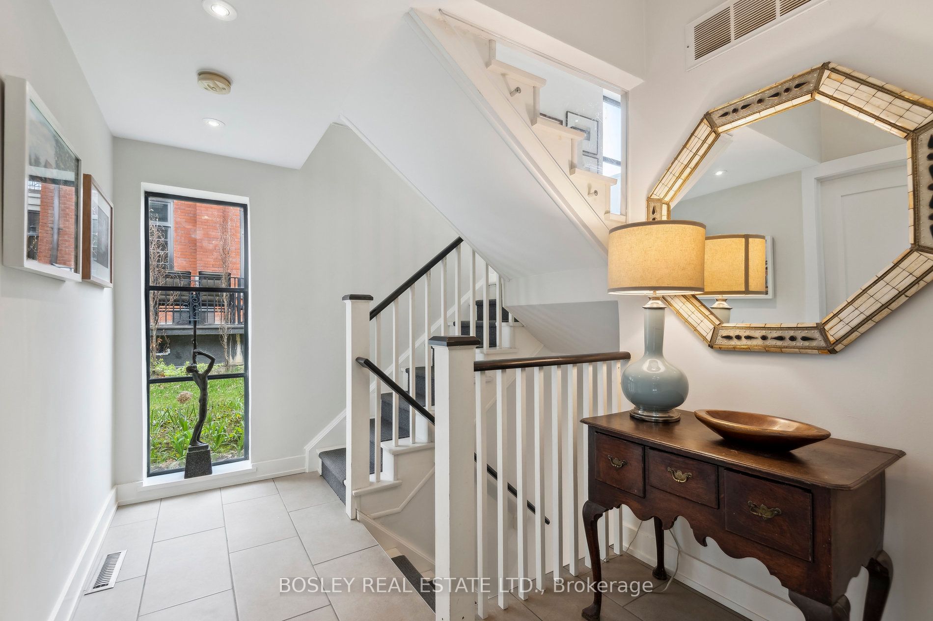 27 1/2 Dunbar Road