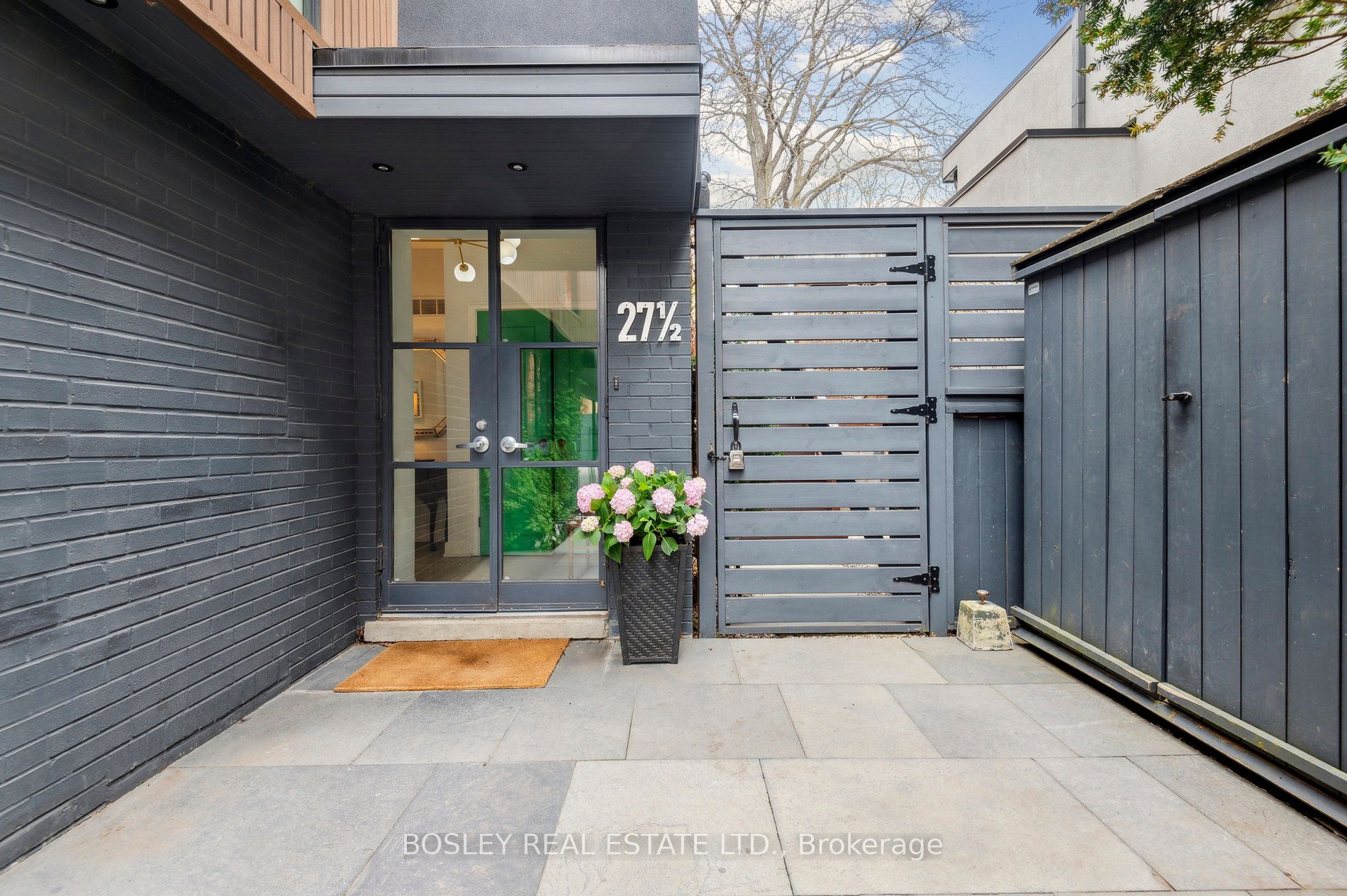 27 1/2 Dunbar Road