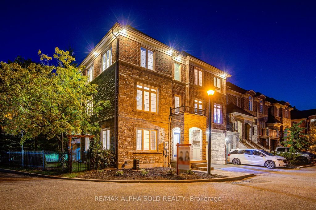 Photo of 144 Chapman Court, Aurora, ON L4G 0E2 (MLS # N12785946)