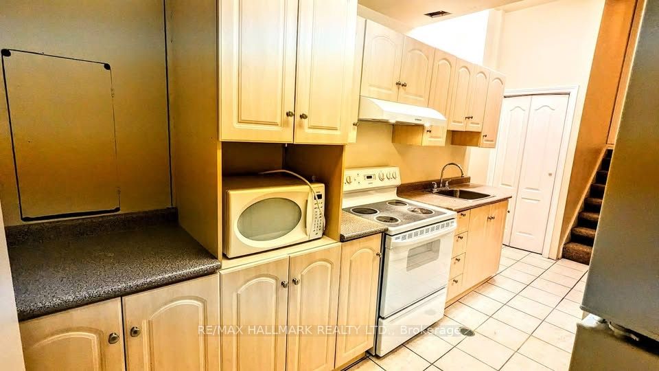 166 Sail Crescent Lower