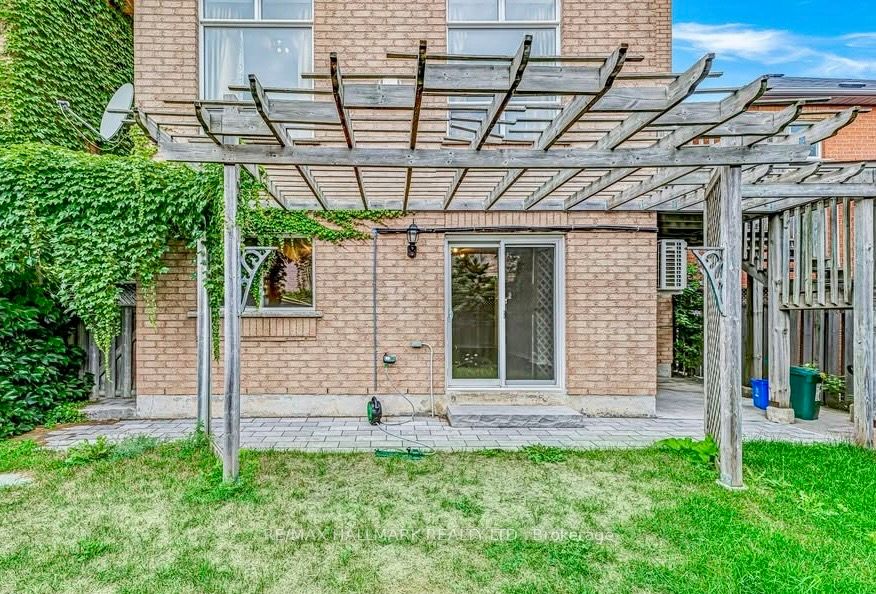 166 Sail Crescent Lower