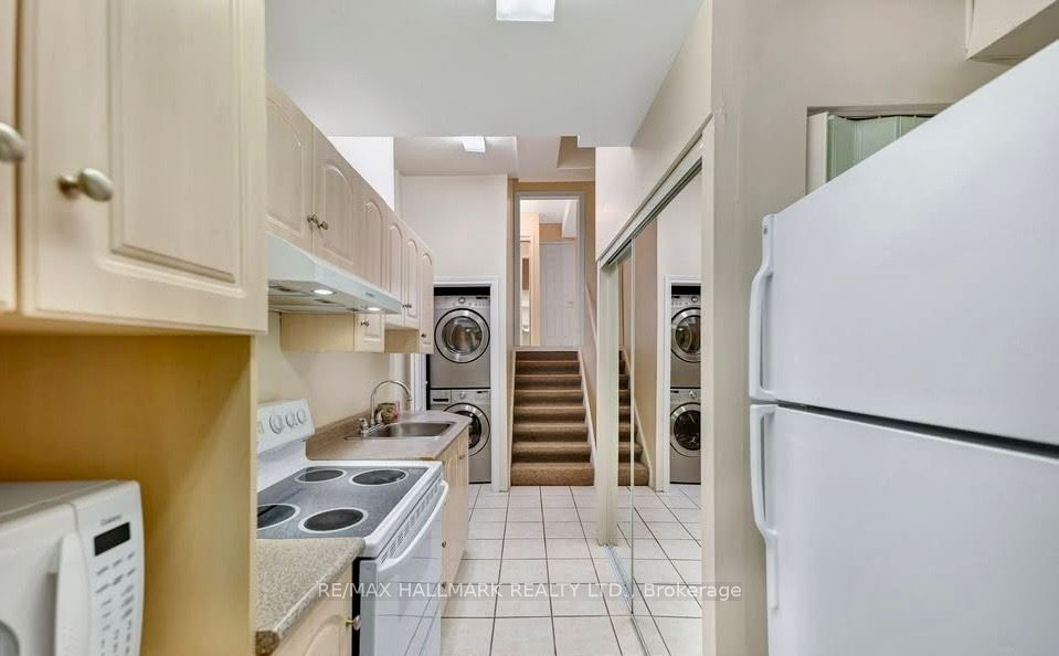 166 Sail Crescent Lower