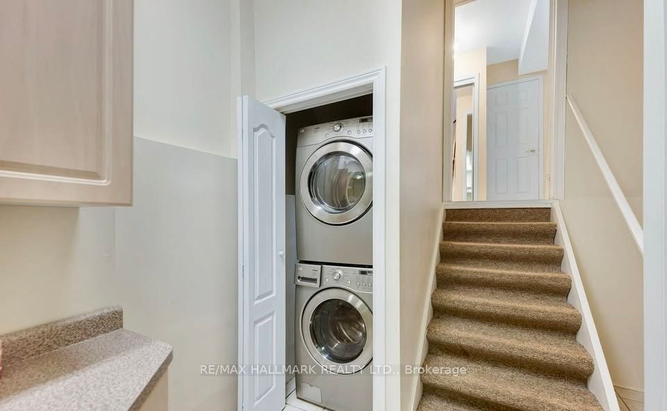 166 Sail Crescent Lower