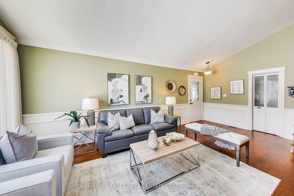 Photo of Oshawa, ON L1H 7G9 (MLS # E12850976)