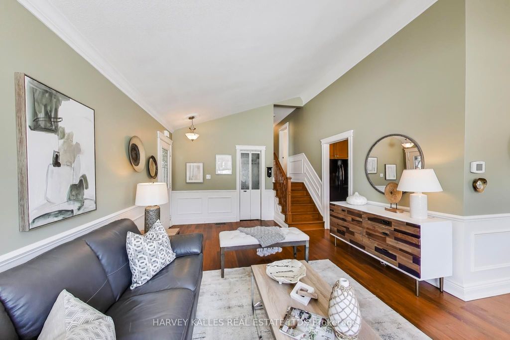 Photo of Oshawa, ON L1H 7G9 (MLS # E12850976)