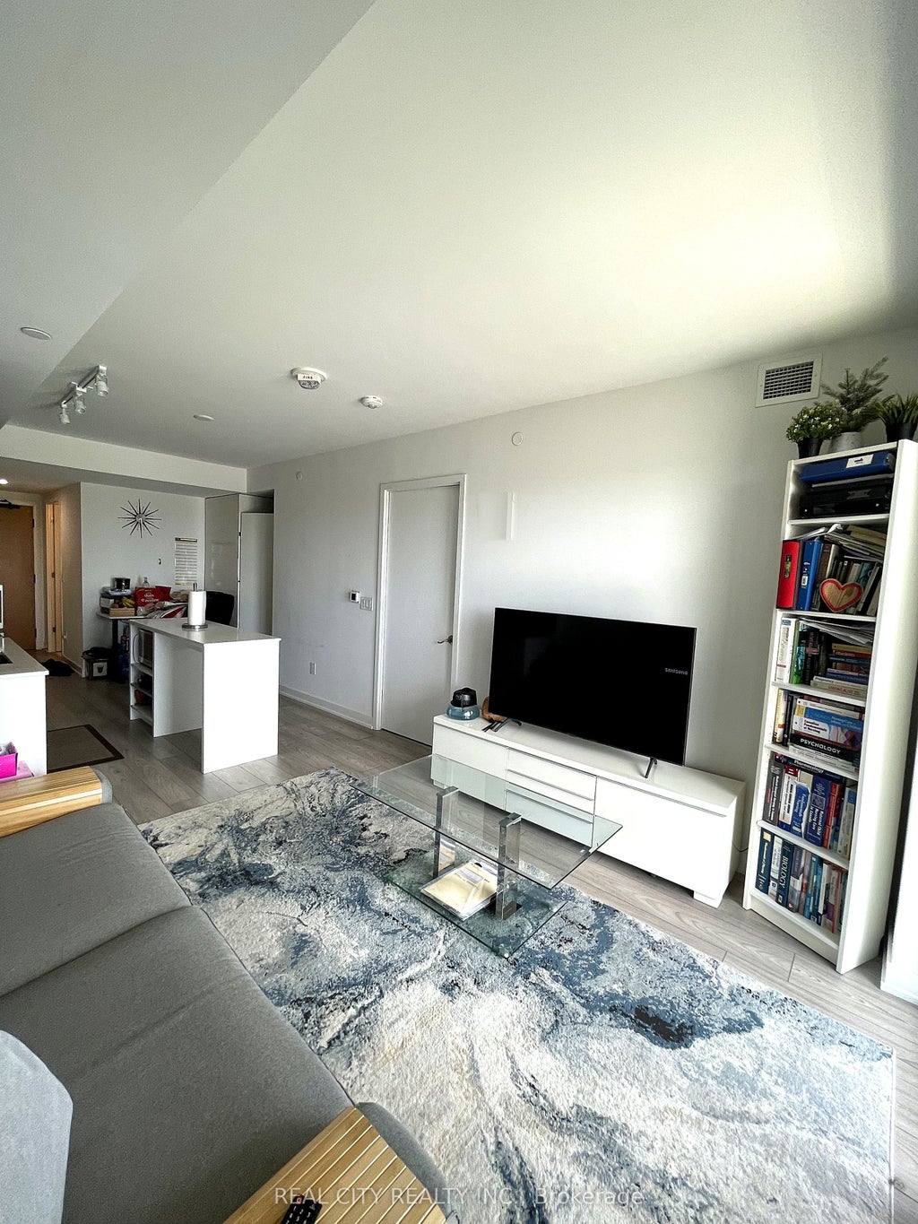 Photo of 8 Tippett Road #808, Toronto, ON M3H 0E7 (MLS # C13885946)