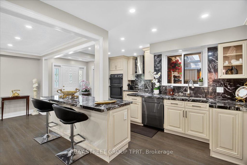 Photo of 6 Evernby Boulevard, Toronto, ON M9R 3G8 (MLS # W12324969)