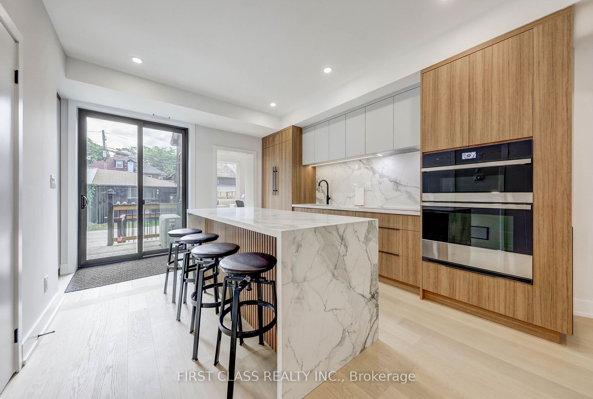 431 Roxton Road Ensuite 1