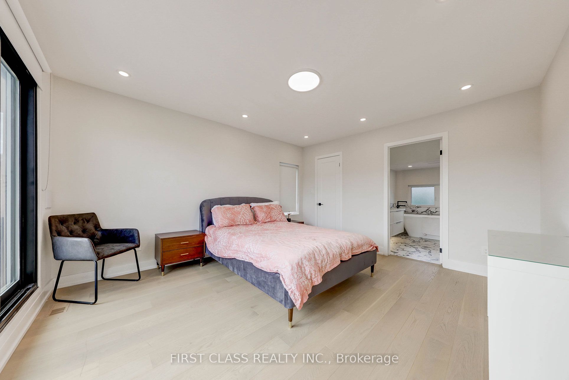 431 Roxton Road Ensuite 1