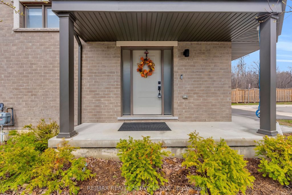 Photo of 1801 Mitoff Place, Mississauga, ON L4W 0E8 (MLS # W13066016)